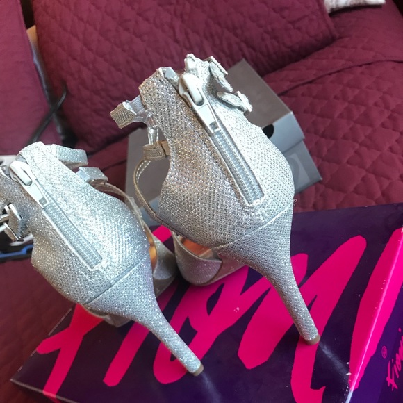 Heels - Picture 3 of 5